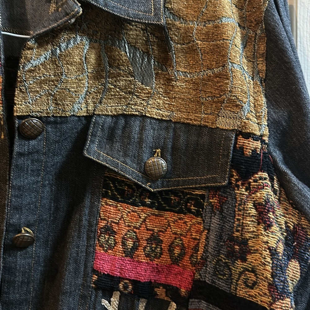 Creative and statement jacket. - Picture 2 of 8